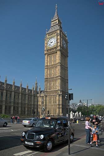 Parlamet z wieżą zegarową Big Ben w Londynie.